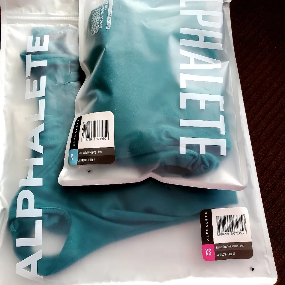 Alpalete Activewear Set - Picture 2 of 4